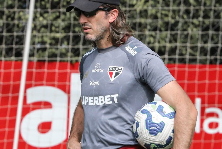 sao-paulo-discute-saida-de-zubeldia-e-mira-hernan-crespo-como-novo-tecnico3A-decisao-iminente-e-pressa-na-escolha