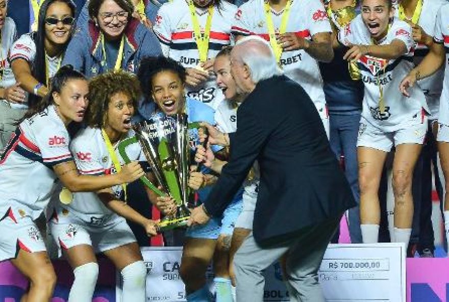 sao-paulo-e-premiado-com-r24700-mil-na-supercopa-feminina2C-apenas-1225-do-valor-destinado-ao-masculino-pela-cbf