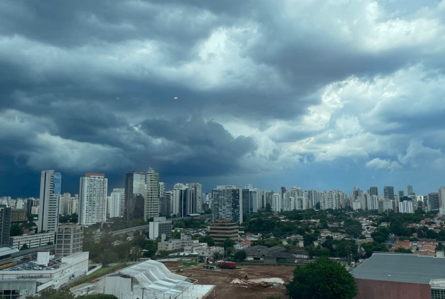 sao-paulo-em-alerta-para-alagamentos-devido-a-chuva-forte3A-o-que-fazer3F-medidas-de-precaucao-e-seguranca-para-lidar-com-as-condicoes-climaticas-adversas
