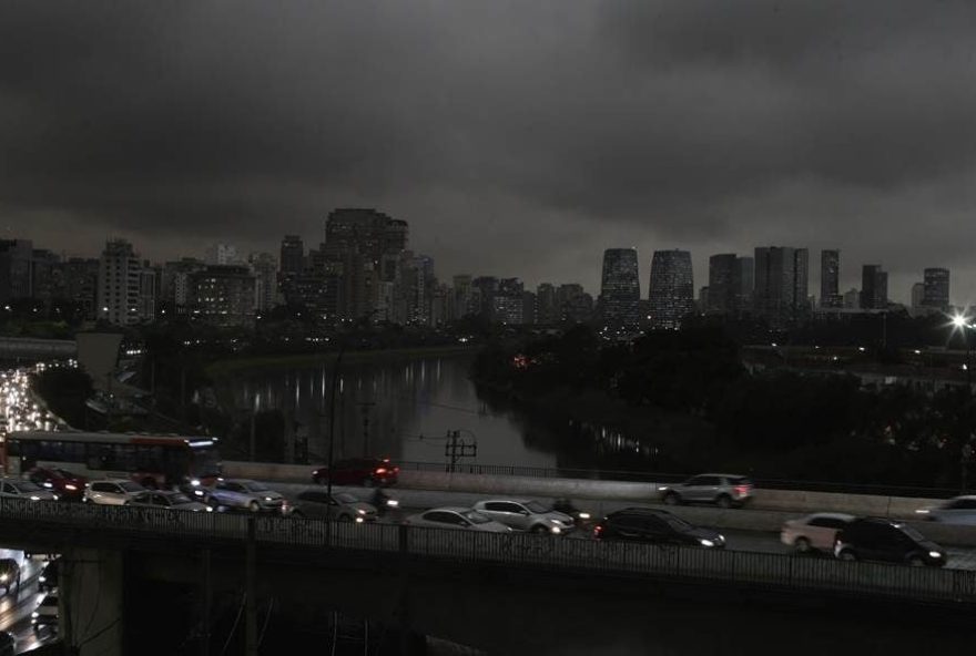 sao-paulo-escuro-960x588