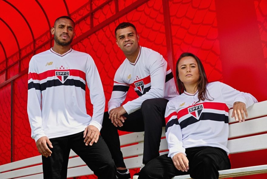 sao-paulo-estreia-camisa-de-mangas-longas-em-homenagem-ao-tri-mundial-contra-o-vasco-no-morumbi