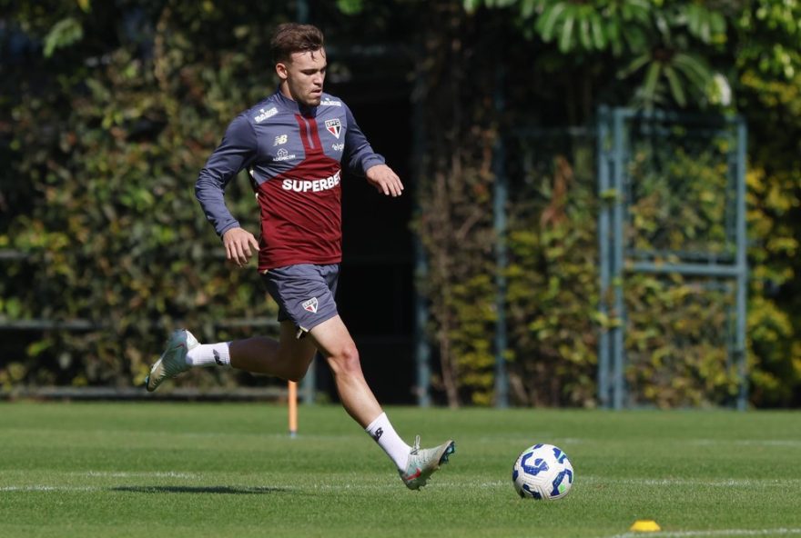 sao-paulo-planeja-renovar-contrato-do-jovem-volante-felipe-negrucci sao-paulo-planeja-renovar-contrato-do-jovem-volante-felipe-negrucci