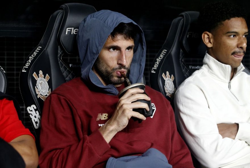 sao-paulo-recebe-transfer-ban-da-fifa-por-nao-pagar-comissao-a-empresario-de-calleri