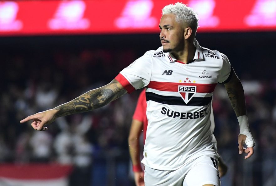 sao-paulo-recusa-proposta-do-santos-por-luciano3A-prioridade-e-a-manutencao-do-atacante-para-a-proxima-temporada