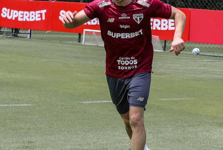 sao-paulo-se-prepara-para-enfrentar-vasco-com-desfalques3A-oscar2C-cedric-e-calleri-em-treinos-especiais.-confira sao-paulo-se-prepara-para-enfrentar-vasco-com-desfalques3A-oscar2C-cedric-e-calleri-em-treinos-especiais.-confira