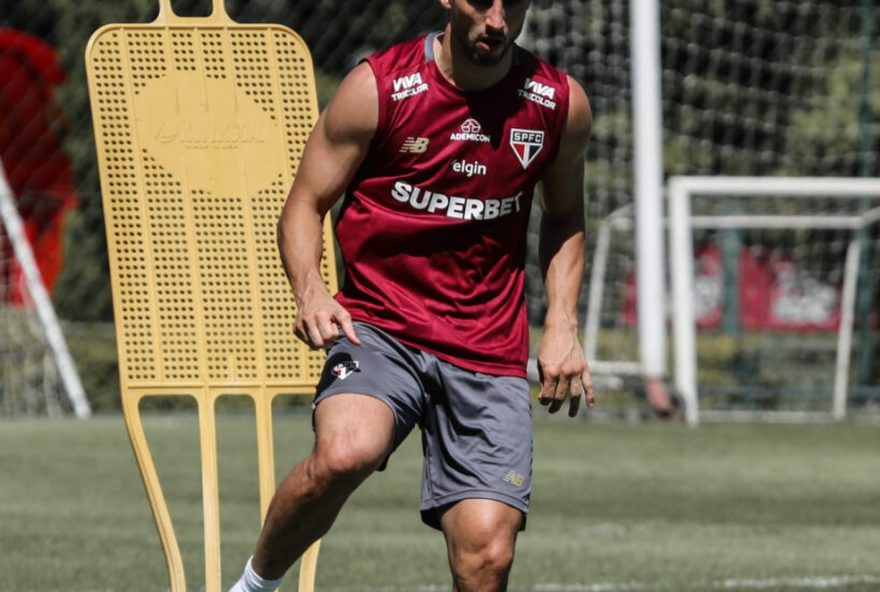 sao-paulo-se-prepara-para-estreia-no-brasileirao-com-presenca-de-calleri-no-treino