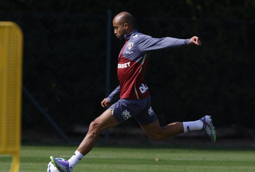 sao-paulo-se-prepara-para-jogo-contra-o-flamengo-com-crespo-no-comando