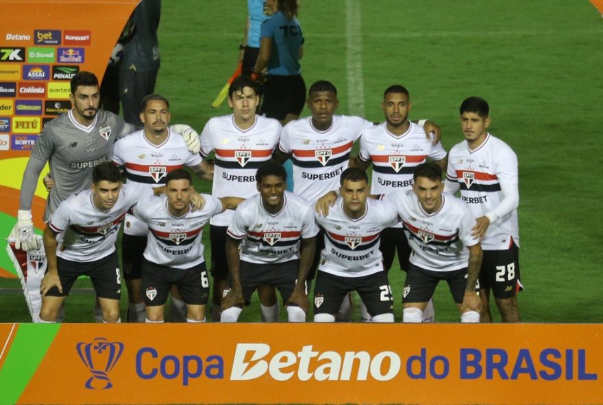 sao-paulo-tem-atuacoes-destacadas-contra-o-nautico-e-avanca-na-copa-do-brasil