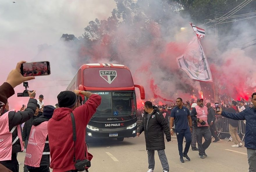 sao-paulo-tera-mudancas-na-escalacao-para-confronto-decisivo-com-ldu3A-lucas-moura-e-luiz-gustavo-retornam-no-banco.-torcida-empolgada