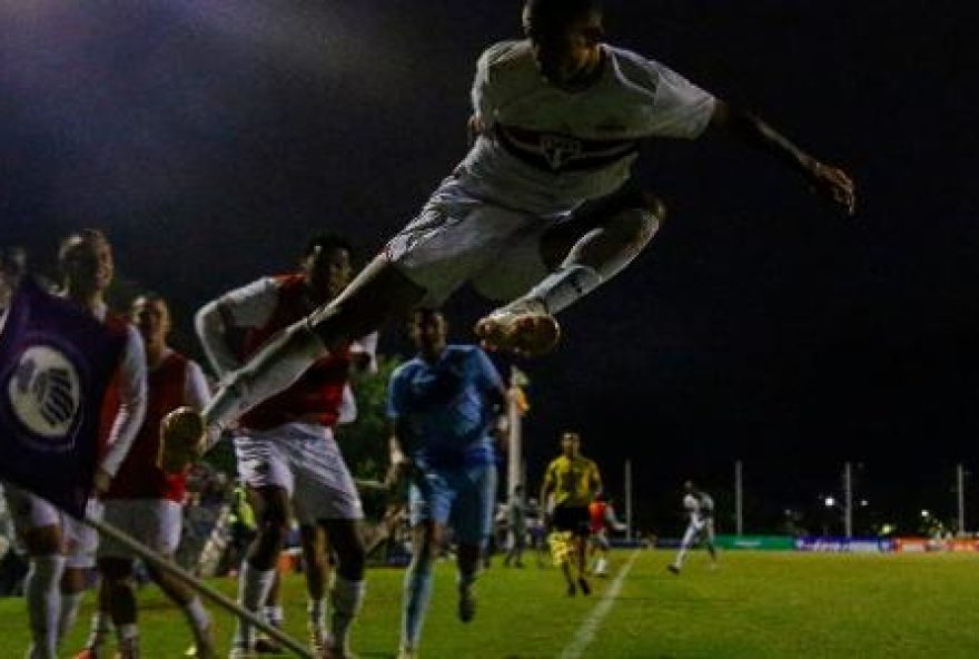 sao-paulo-vence-botafogo-com-gol-de-antes-do-meio-e-avanca-para-a-semifinal-da-copinha sao-paulo-vence-botafogo-com-gol-de-antes-do-meio-e-avanca-para-a-semifinal-da-copinha