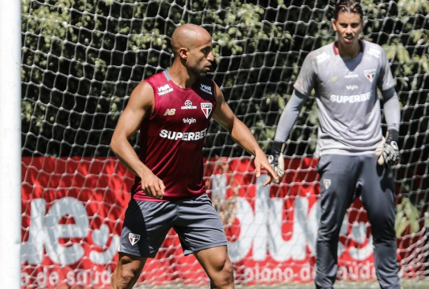 sao-paulo3A-zubeldia-divide-elenco-e-chama-garotos-da-base-para-treino-antes-de-classico