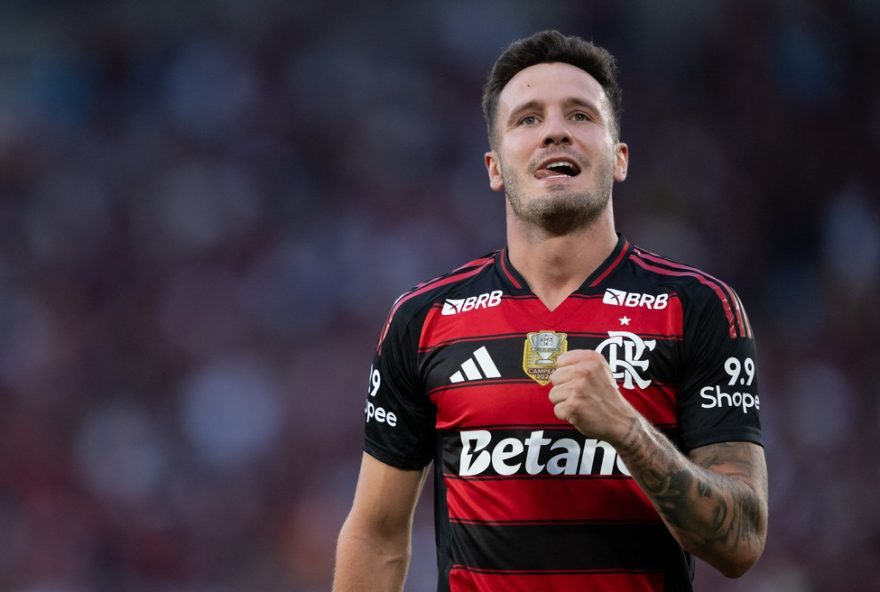 RJ - RIO DE JANEIRO - 31/08/2025 - BRASILEIRO A 2025, FLAMENGO X GREMIO - Saul jogador do Flamengo comemora gol durante partida contra o Gremio no estadio Maracana pelo campeonato Brasileiro A 2025. Foto: Jorge Rodrigues/AGIF