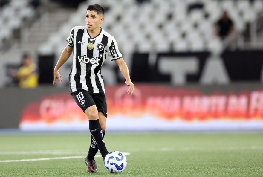 savarino-avalia-propostas-entre-botafogo-e-fluminense-em-negociacao-em-aberto