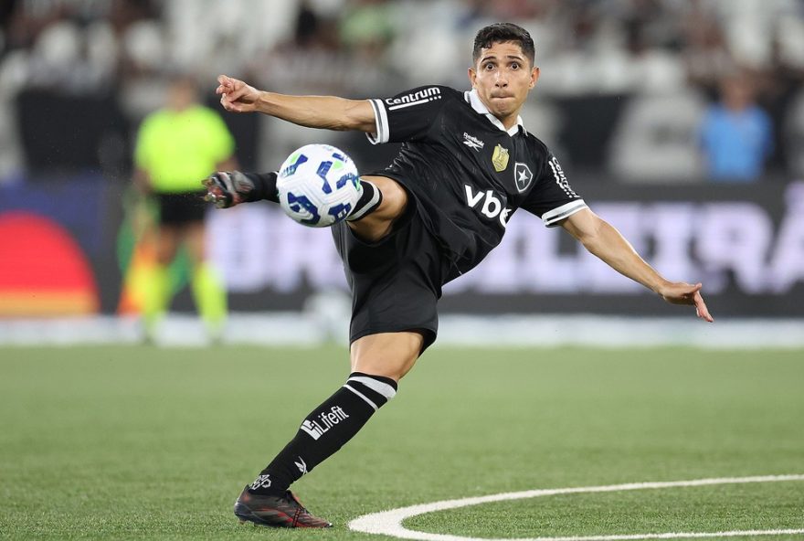 savarino-e-desconvocado-pela-venezuela-e-reforcara-o-botafogo-durante-a-data-fifa