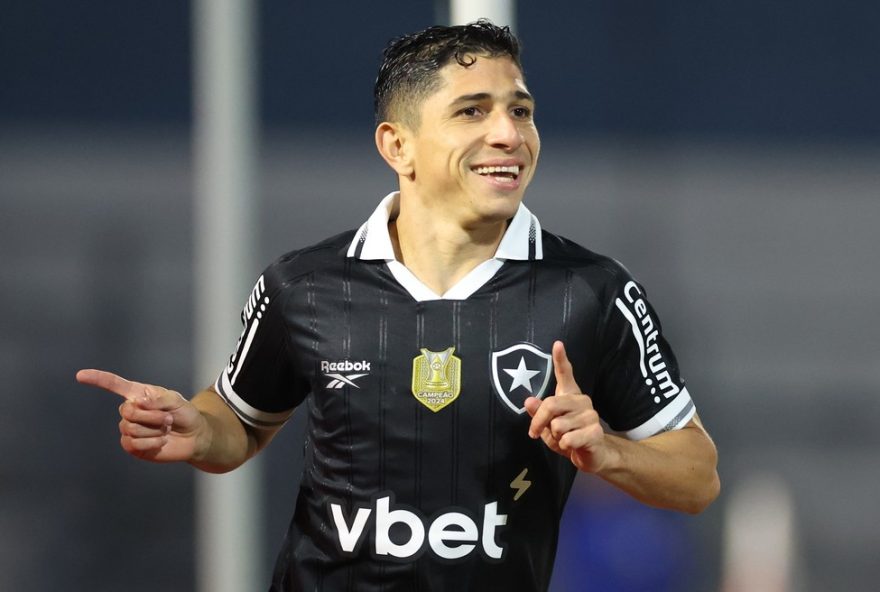 savarino-revela-oportunidade-de-ir-ao-lyon2C-mas-opta-por-ficar-no-botafogo3A-22decidi-permanecer22