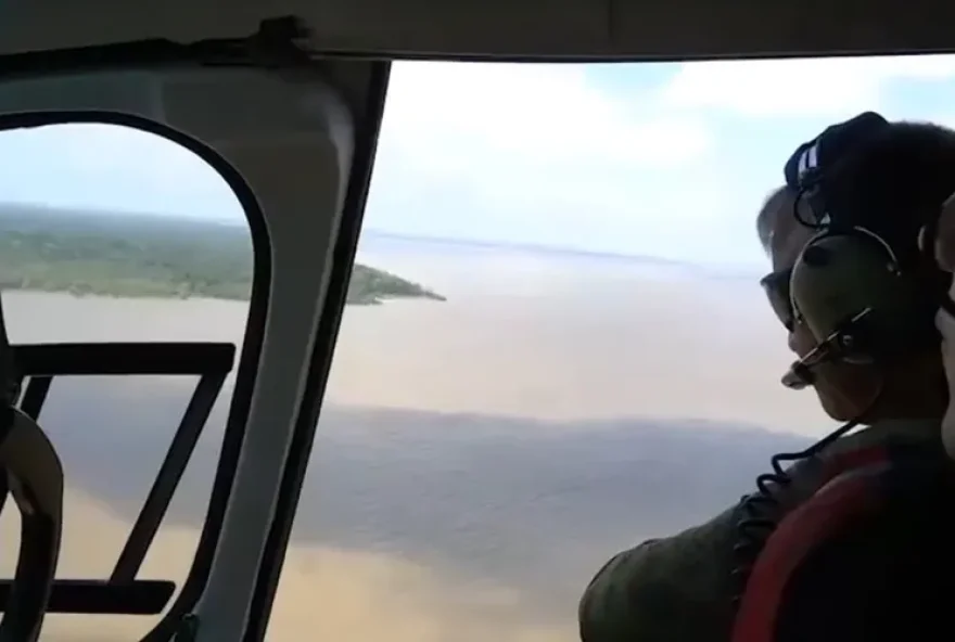 Força-tarefa para encontrar as vítimas inclui nove embarcações dos órgãos de segurança do Pará, um helicóptero do Grupamento Aéreo local, dois barcos e uma aeronave da Marinha. (Foto: Reprodução / Agência Pará)