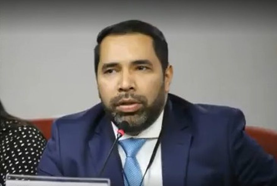 secretaria-do-consumidor3A-ex-funcionario-preso-por-ligacao-com-faccao-criminosa.-filha-de-queiroz-ausente-do-cargo.-investigacao-em-curso