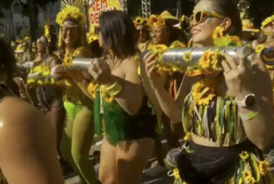 segunda-feira-de-carnaval-no-rio3A-beatles2C-mamonas-e-funk-em-destaque3B-confira-fotos segunda-feira-de-carnaval-no-rio3A-beatles2C-mamonas-e-funk-em-destaque3B-confira-fotos