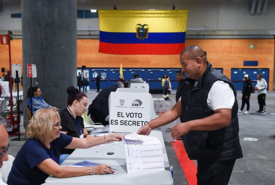 segundo-turno-entre-noboa-e-gonzalez-no-equador3A-apuracao-aponta-diferenca-menor-que-225