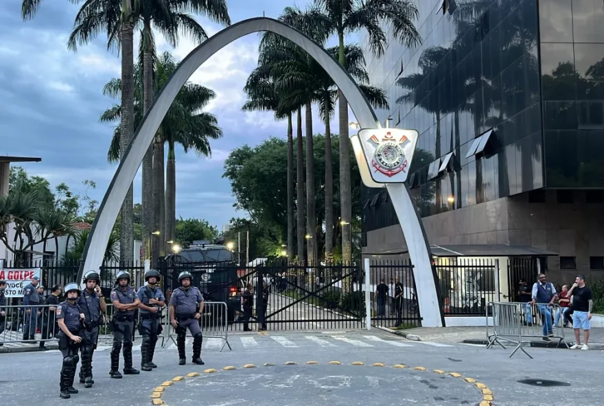 Policiamento reforçado no entorno do Parque São Jorge • Raul Moura/CNN