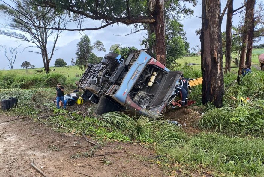 seis-mortos-em-acidente-na-br-3653A-nova-vitima-falece-a-caminho-de-hospital seis-mortos-em-acidente-na-br-3653A-nova-vitima-falece-a-caminho-de-hospital