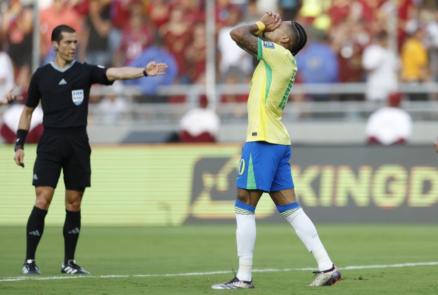 selecao-brasileira-em-alerta3A-10-pendurados-para-classico-com-argentina