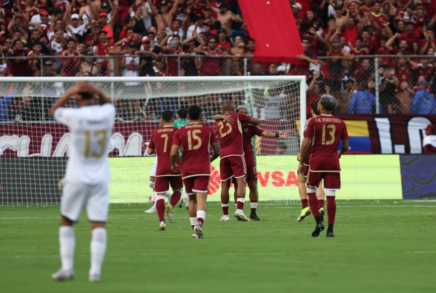 selecao-da-bolivia-reclama-de-sabotagem-venezuelana-em-retorno-ao-pais