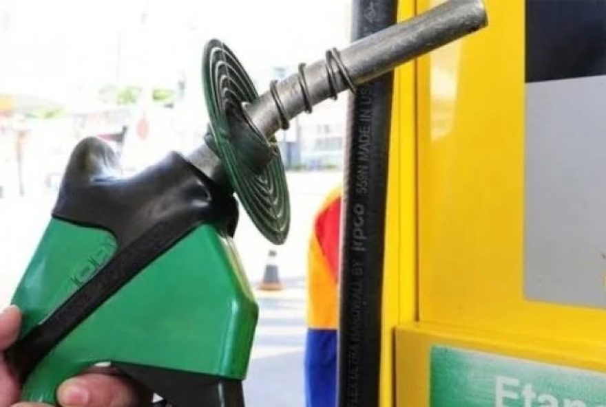 Petrobras anuncia redução no preço da gasolina, que deve cair R$ 0,30