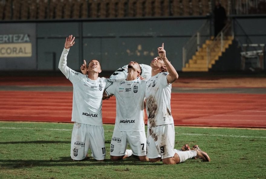 semifinalistas-definidos-na-segunda-divisao-do-paranaense3A-nacional-pr-x-galo-maringa-e-paranavai-x-foz-do-iguacu-em-busca-do-acesso-a-elite.-confira-a-tabela-e-os-jogos-no-ge