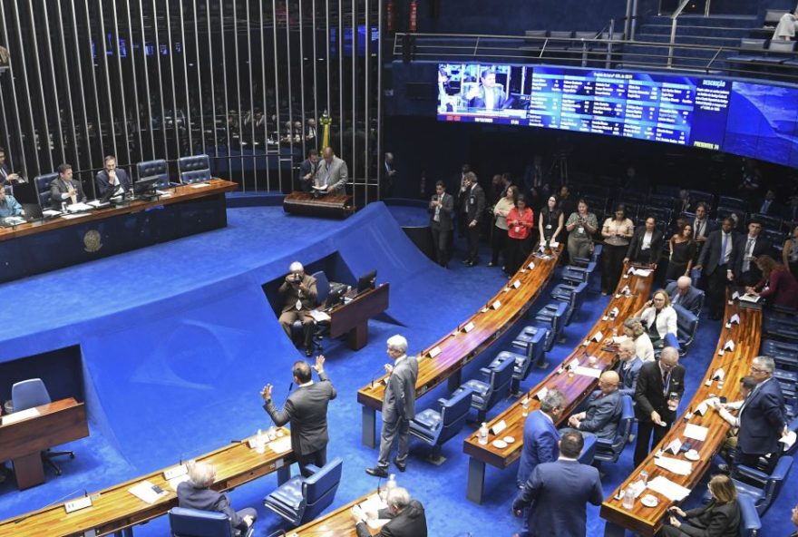 senado-aprova-reajuste-e-reestruturacao-de-cargos-com-impacto-de-r24-52C3-bi senado-aprova-reajuste-e-reestruturacao-de-cargos-com-impacto-de-r24-52C3-bi