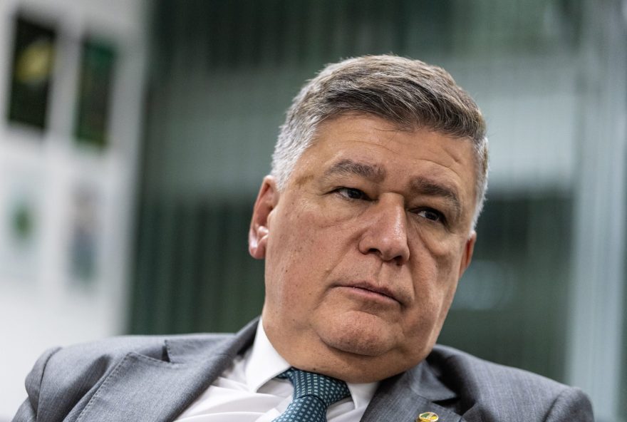 senador-que-propoe-projeto-para-livrar-bolsonaro-do-regime-fechado-deseja-visita-lo-na-prisao