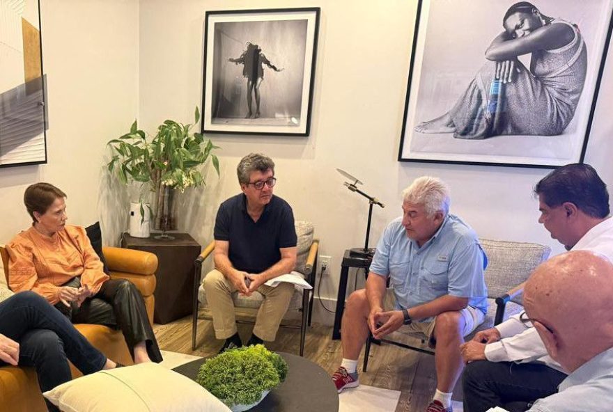 senadores-iniciam-reunioes-para-negociar-tarifaco-nos-eua