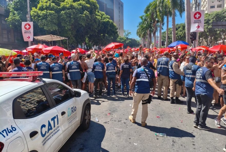 seop-e-guarda-municipal-apreendem-mais-de-2-mil-garrafas-de-vidro-no-carnaval-do-rio3A-acoes-de-ordenamento-urbano-durante-o-fim-de-semana seop-e-guarda-municipal-apreendem-mais-de-2-mil-garrafas-de-vidro-no-carnaval-do-rio3A-acoes-de-ordenamento-urbano-durante-o-fim-de-semana
