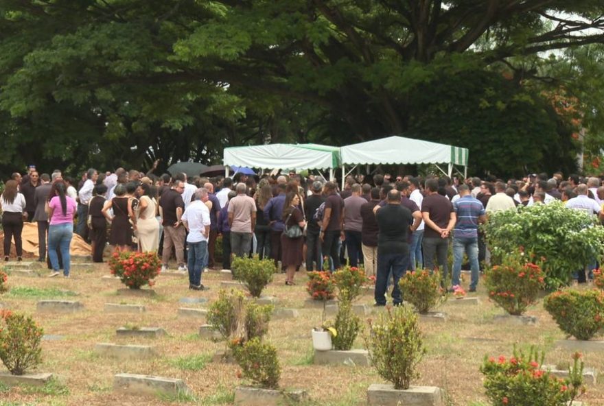 sepultamento-de-deputado-alan-sanches-em-salvador3A-presenca-de-autoridades-e-multidao-no-adeus