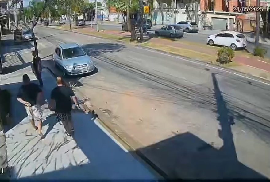 sepultamento-de-irmaos-mortos-a-tiros-em-lava-rapido-choca-sorocaba