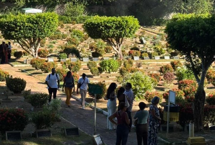 sepultamento-em-salvador3A-norte-americano-morto-a-tiros-e-homenageado sepultamento-em-salvador3A-norte-americano-morto-a-tiros-e-homenageado