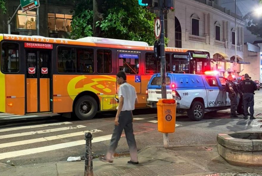 sequestro-de-onibus-na-zona-sul-do-rio-de-janeiro-em-meio-a-onda-de-violencia sequestro-de-onibus-na-zona-sul-do-rio-de-janeiro-em-meio-a-onda-de-violencia