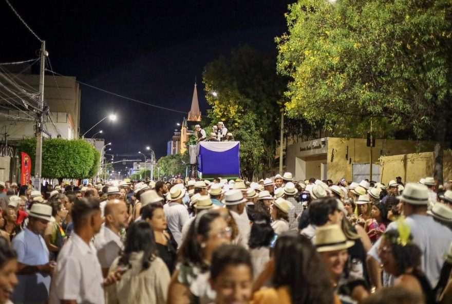 serenata-da-nossa-petrolina3A-4a-edicao-neste-sabado-13-com-show-de-geraldo-azevedo-e-bandas.-mudancas-no-transito