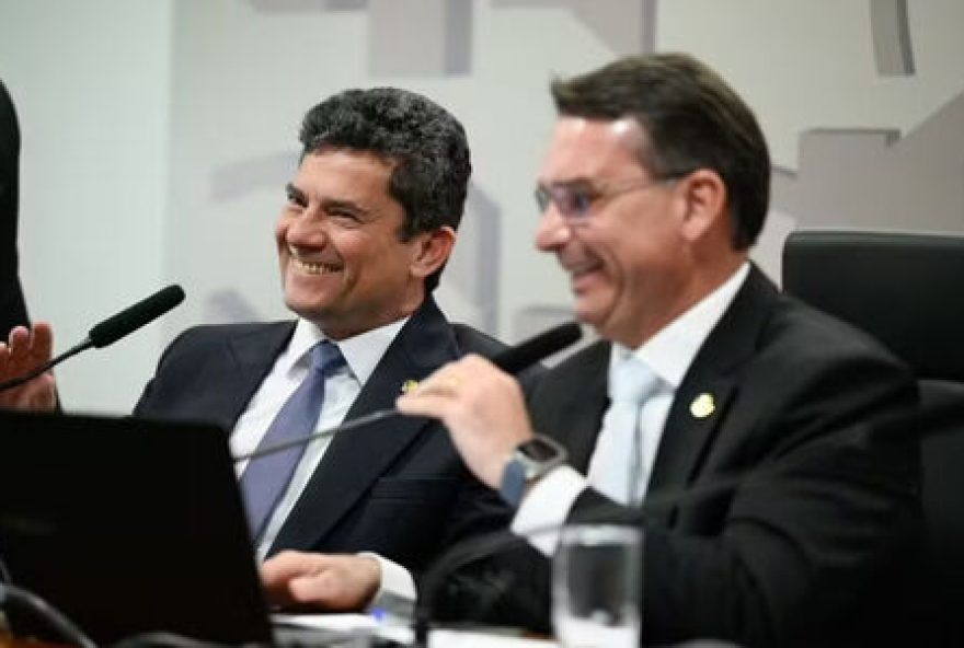 sergio-moro-se-filia-ao-pl-ao-lado-de-flavio-em-evento-com-acenos-a-ratinho-jr