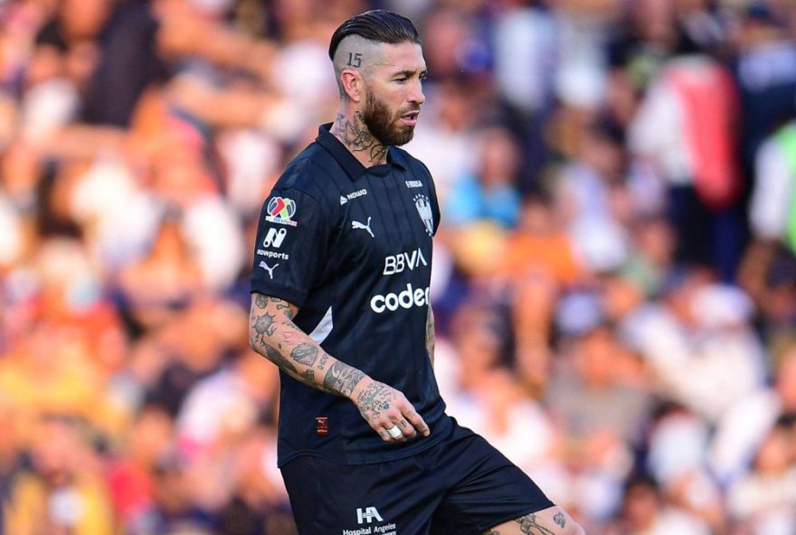 sergio-ramos-e-expulso-apos-agredir-adversario-com-chute-no-mexico3B-veja-lance-na-vitoria-do-monterrey-liga-mx