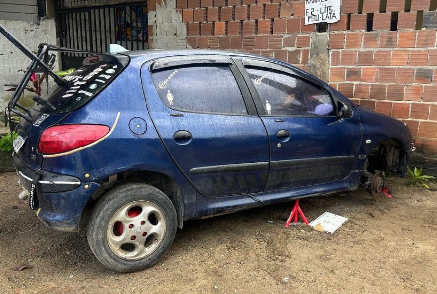 serralheiro-morre-apos-carro-cair-durante-conserto3A-como-prevenir-acidentes