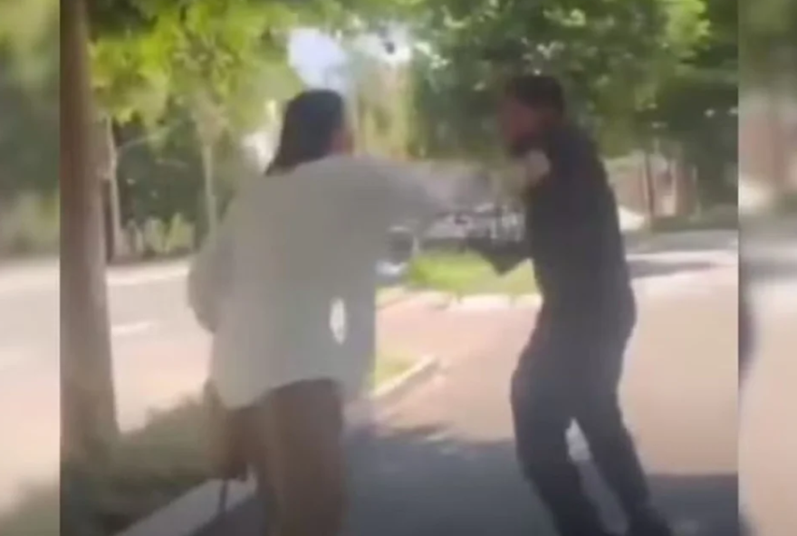 servidora-do-tj-go-agride-entregador-do-ifood-em-goiania3B-veja-o-video servidora-do-tj-go-agride-entregador-do-ifood-em-goiania3B-veja-o-video