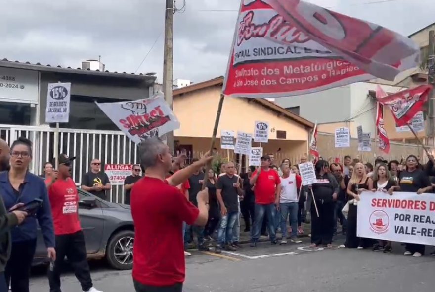 servidores-de-caraguatatuba-protestam-por-reajuste-salarial-e-beneficios