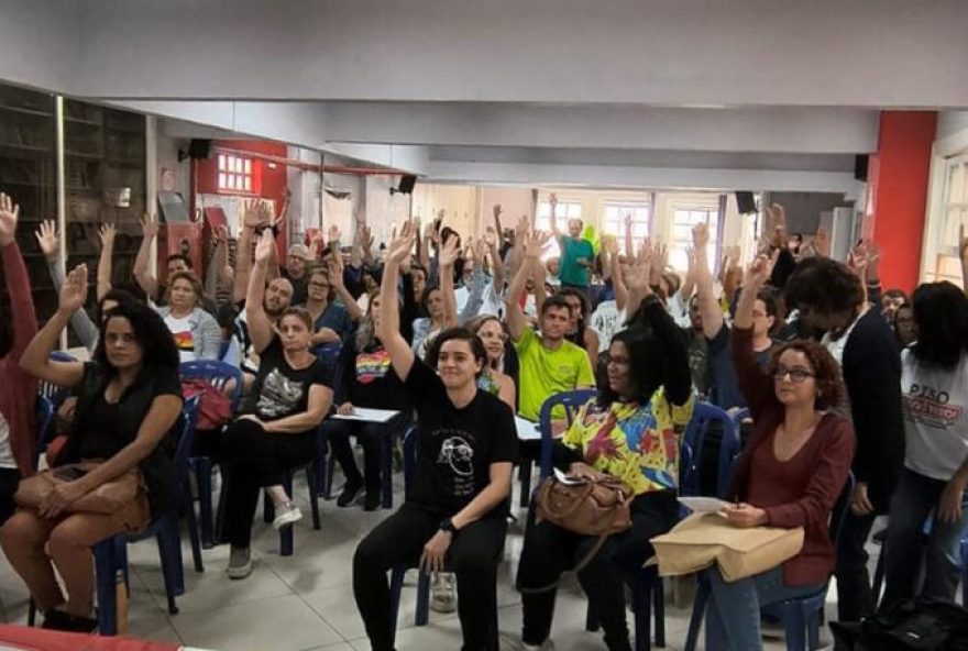 servidores-municipais-da-educacao-de-bh-protestam-por-aumento-salarial