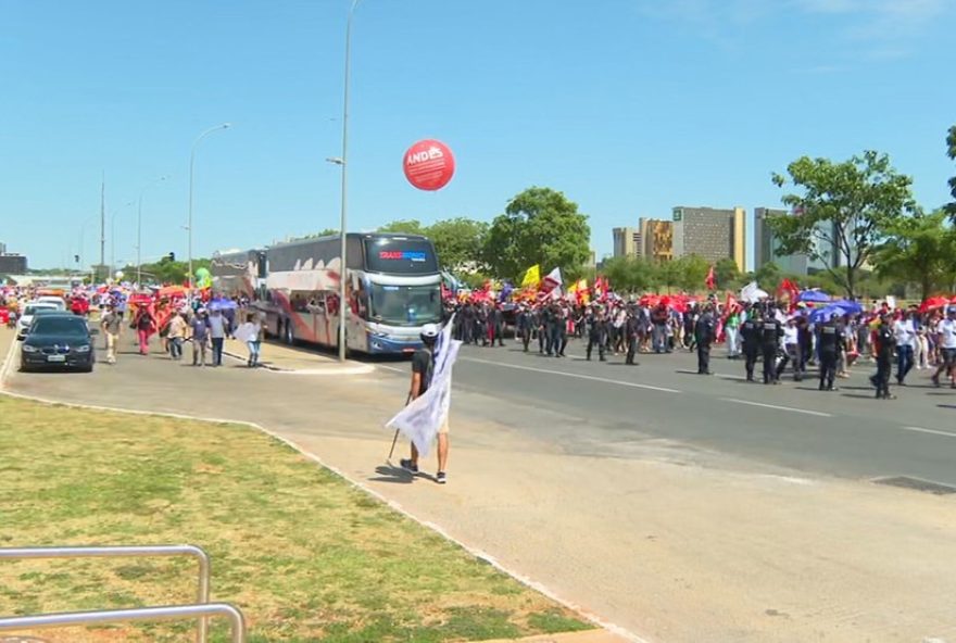 servidores-publicos-protestam-contra-reforma-administrativa-em-brasilia3A-mobilizacao-em-defesa-dos-direitos-e-conditions-de-trabalho servidores-publicos-protestam-contra-reforma-administrativa-em-brasilia3A-mobilizacao-em-defesa-dos-direitos-e-conditions-de-trabalho