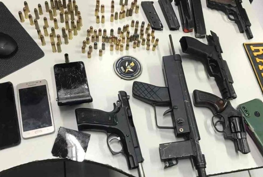 sete-pessoas-detidas-com-armas-apos-duplo-homicidio-em-fortaleza3A-policia-age-e-populacao-colabora
