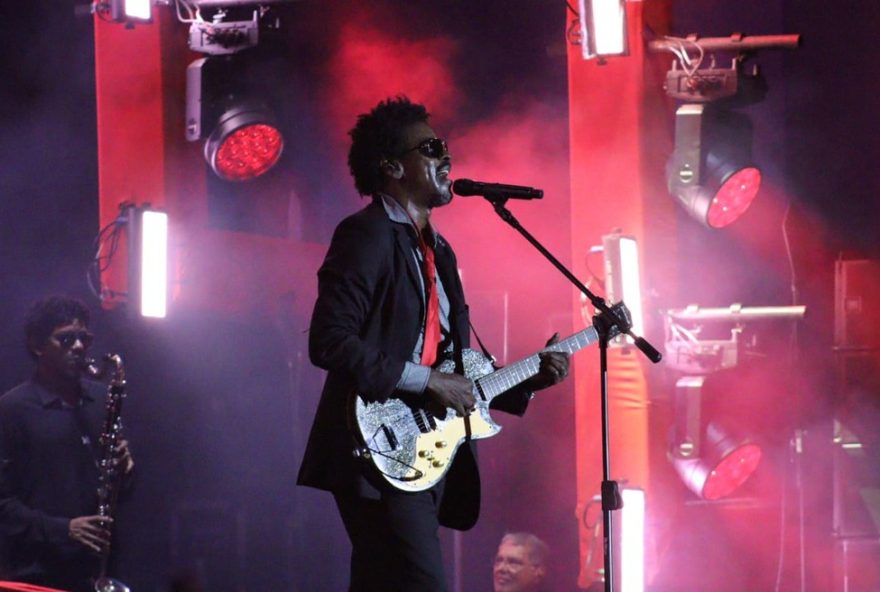 seu-jorge-surpreende-com-visual-retro-na-tusca-2025-em-sao-carlos3A-veja-os-destaques