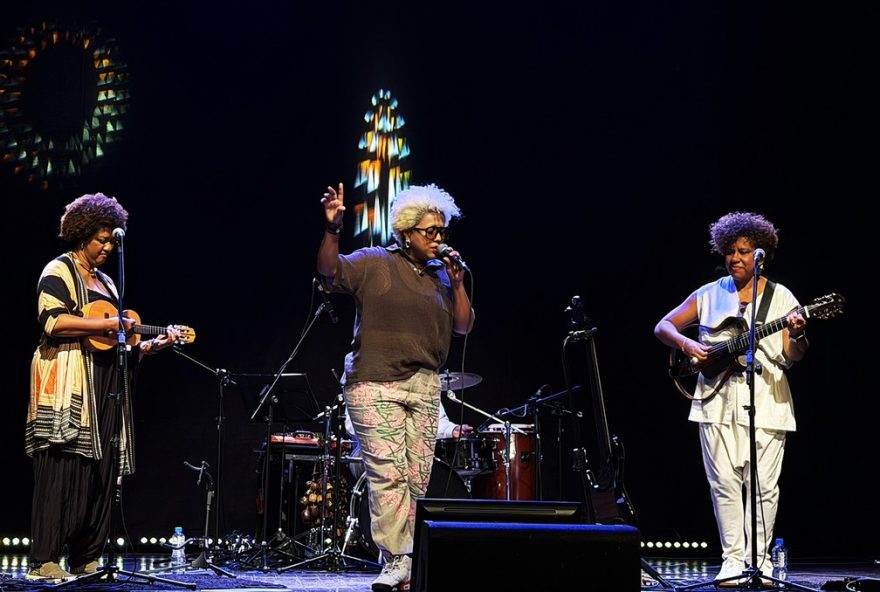 show-afrobrasileiro-de-ana-costa2C-nilze-carvalho-e-marina-iris-contra-o-preconceito-racial-no-teatro-ipanema2C-rio-de-janeiro show-afrobrasileiro-de-ana-costa2C-nilze-carvalho-e-marina-iris-contra-o-preconceito-racial-no-teatro-ipanema2C-rio-de-janeiro