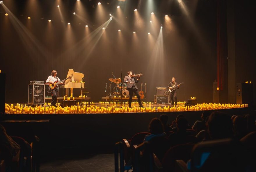 show-em-sorocaba3A-classrock-reune-classicos-do-rock-internacional-em-cenario-a-luz-de-velas