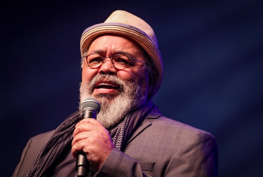 show-gratuito-de-jorge-aragao3A-celebracao-de-50-anos-de-carreira-no-theatro-municipal-do-rio3B-garanta-seu-ingresso-para-terca-feira